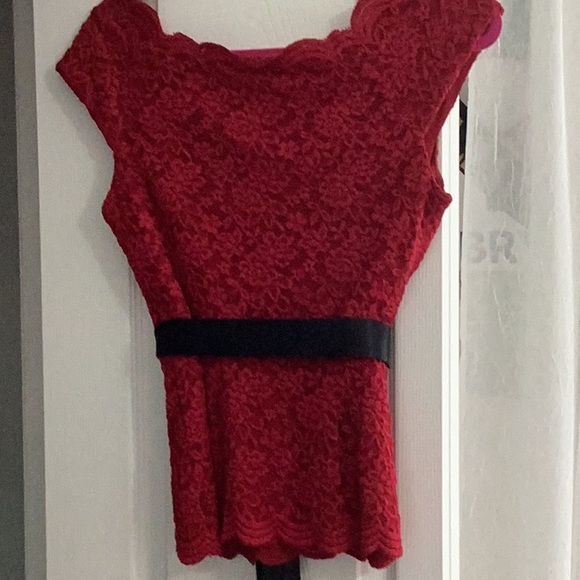 Red Dress Barn scalloped edge lace blouse - Picture 4 of 5